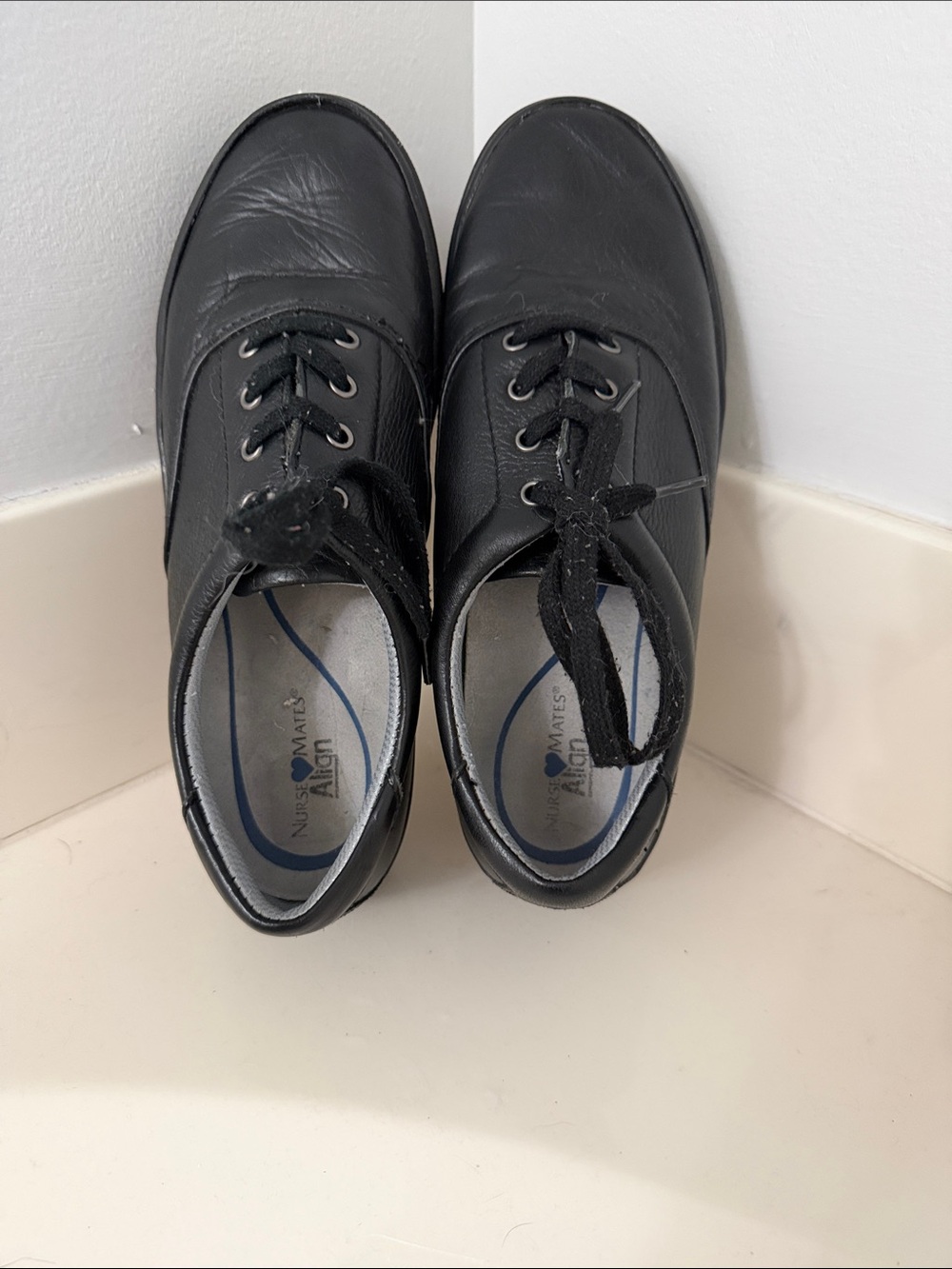 NURSE MATES ALIGN Black Low-Top Lace-Up Sneakers
